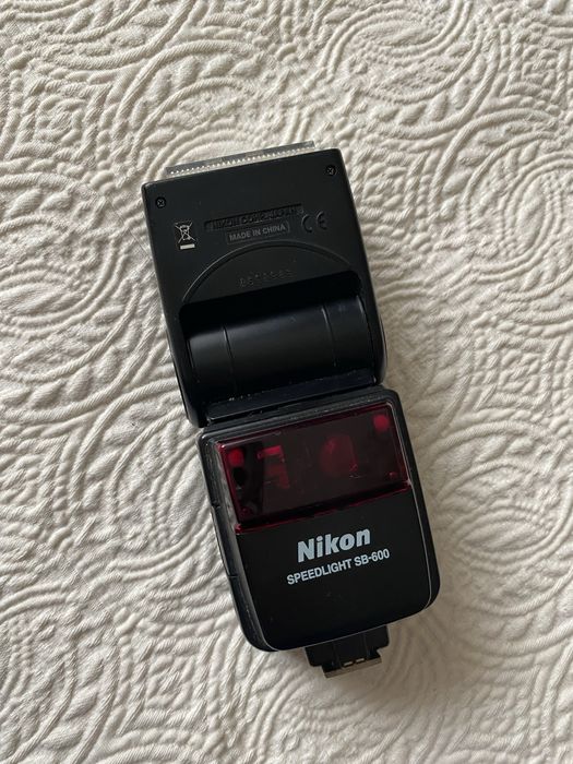 Спалах фотоспалах Nikon SB 600