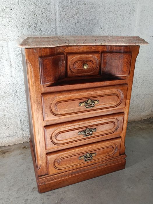 Mesinha de cabeceira em madeira de castanho com pedra em granito