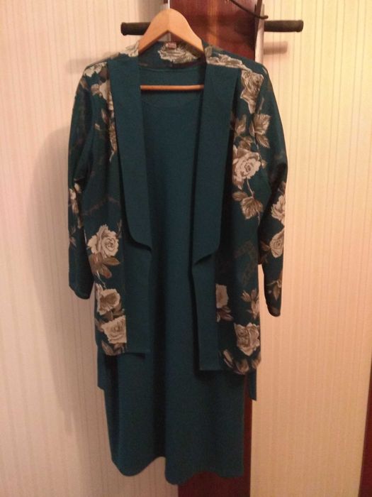 красивий жіночий комплект: сукня з піджаком на 52-54 розмір