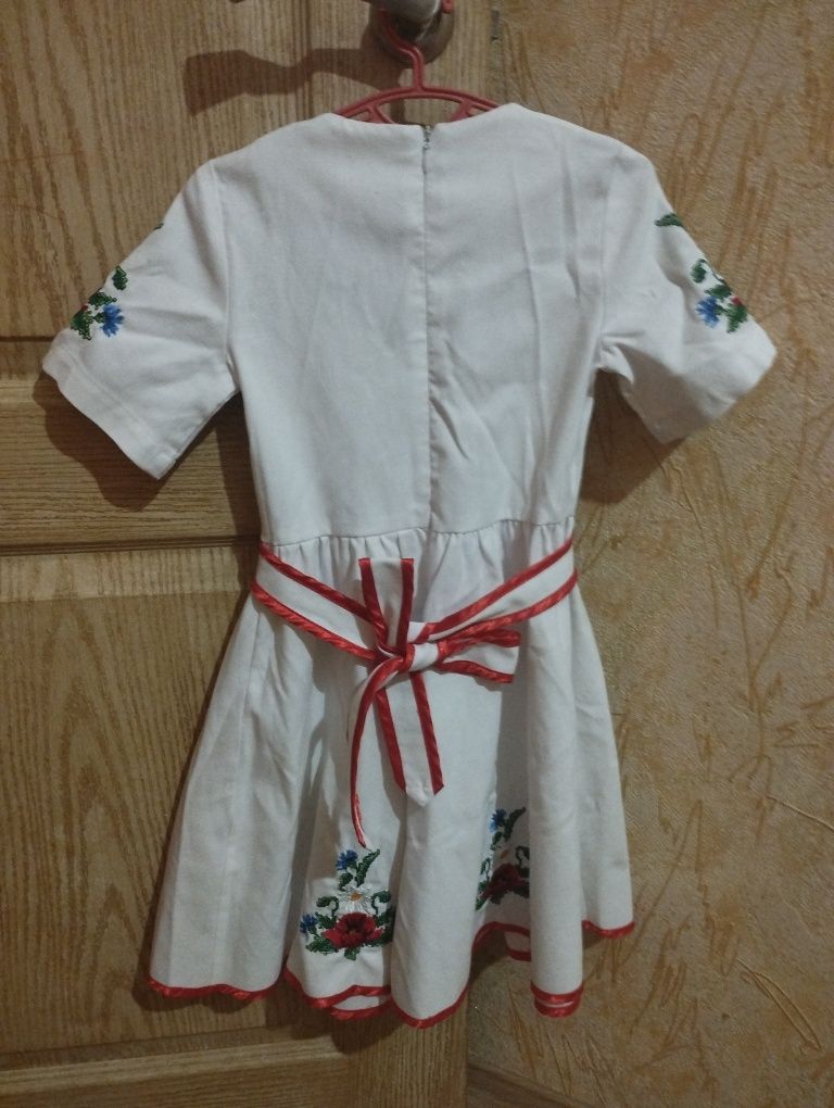 Платье детское праздничное на 6-7 лет