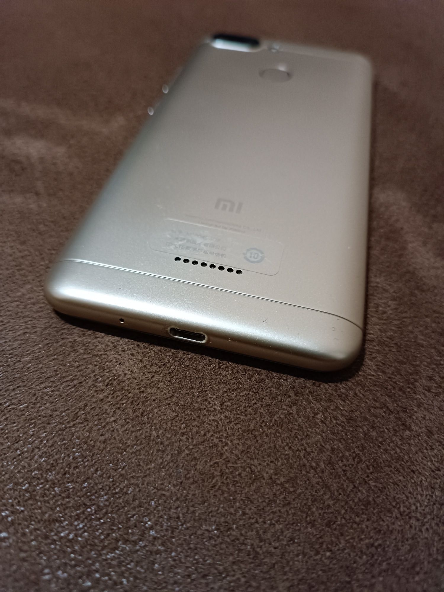 Телефон Xiaomi Redmi 6.