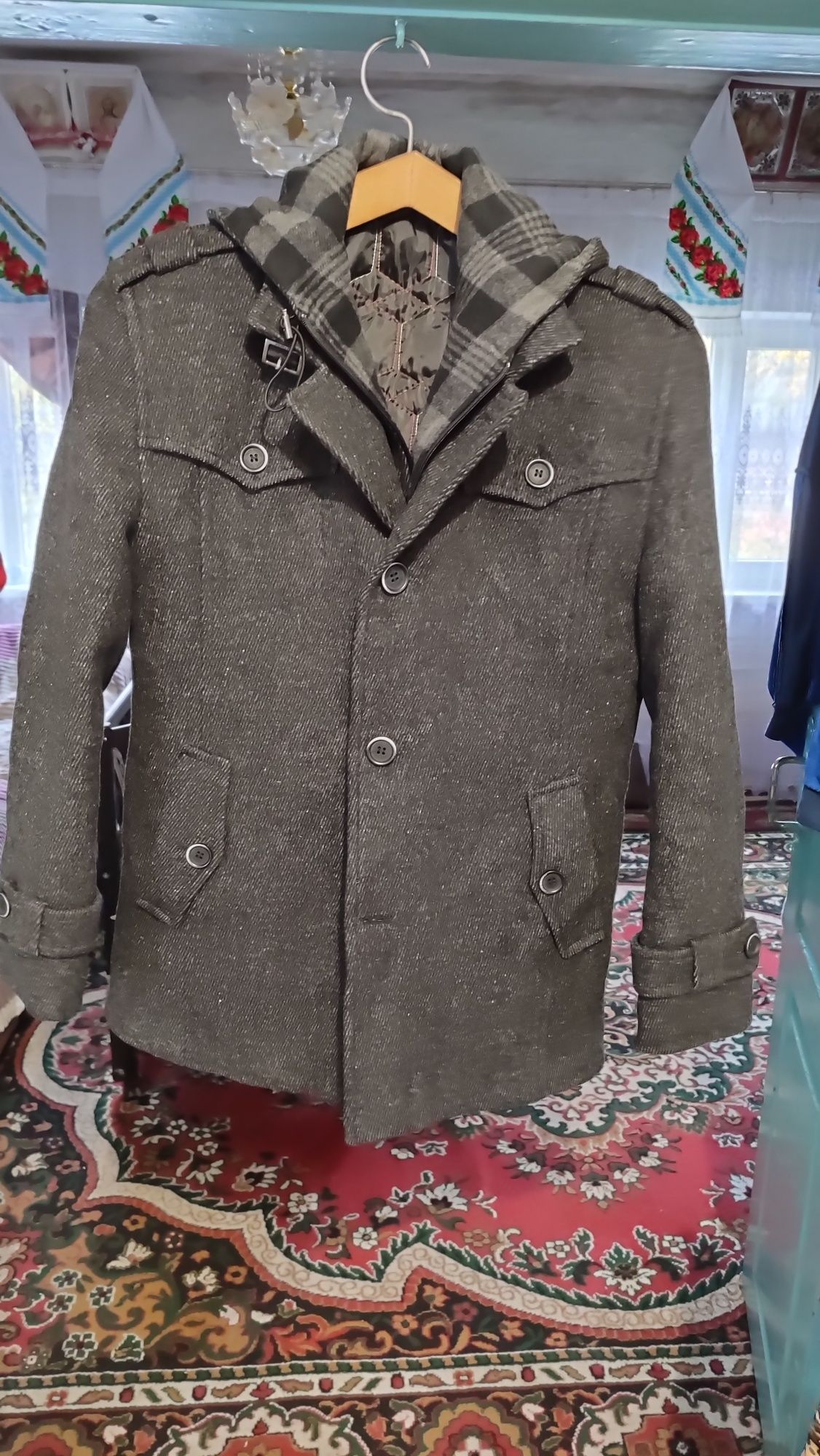 Чоловіче пальто 48 розміру