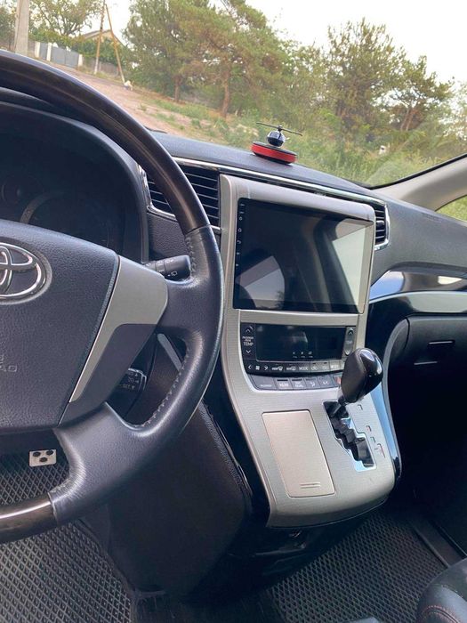 Продам Toyta Vellfire пассажир 2013 автомат 7 мест 2.4 Япония