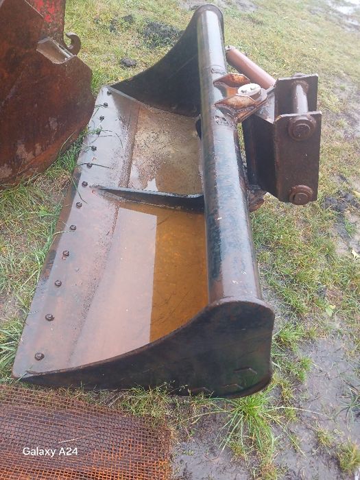 Продам ковш з нахилом  у 2 сторони 2х метровий