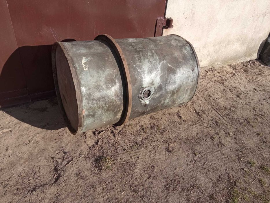 Beczka 200 l metalowa z  obręczami solidna