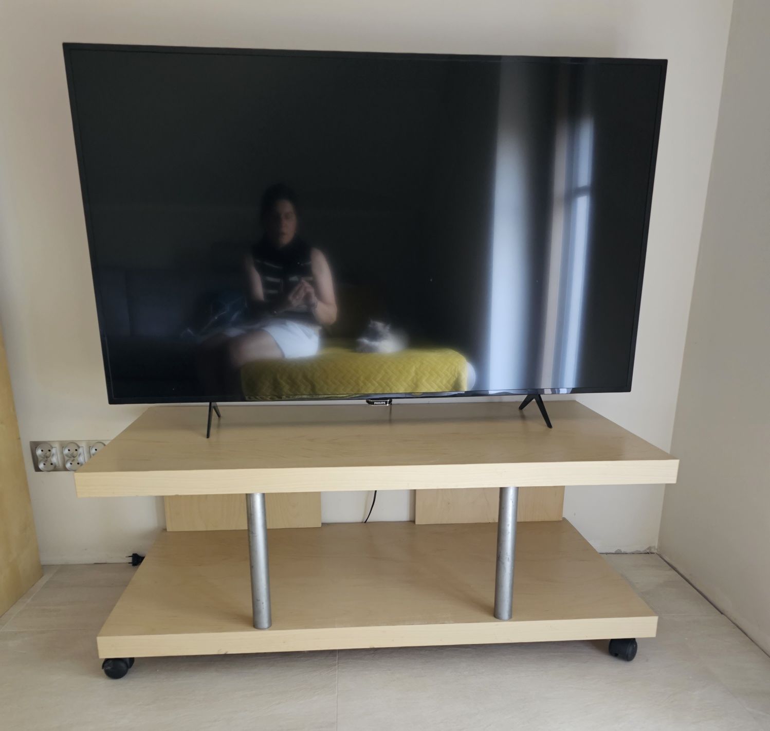 Szafka /regal pod telewizor na kółkach | Ikea