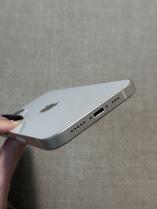 Продам iPhone 13 starlight 128gb без блокувань
