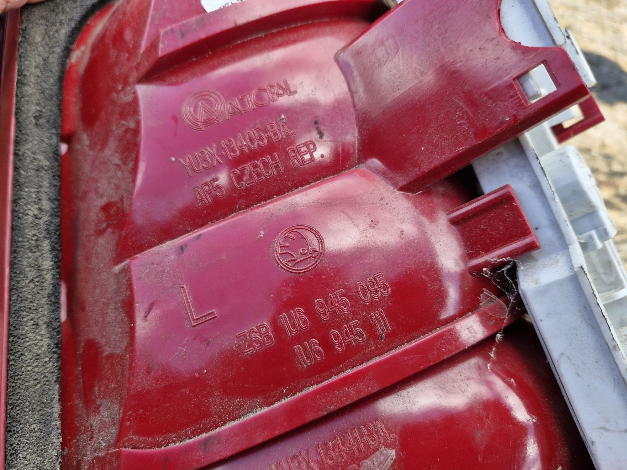 Lampa skoda oktawia