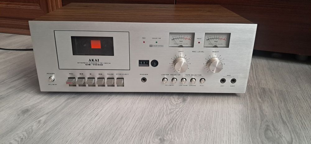 Deck- akai cs-705d