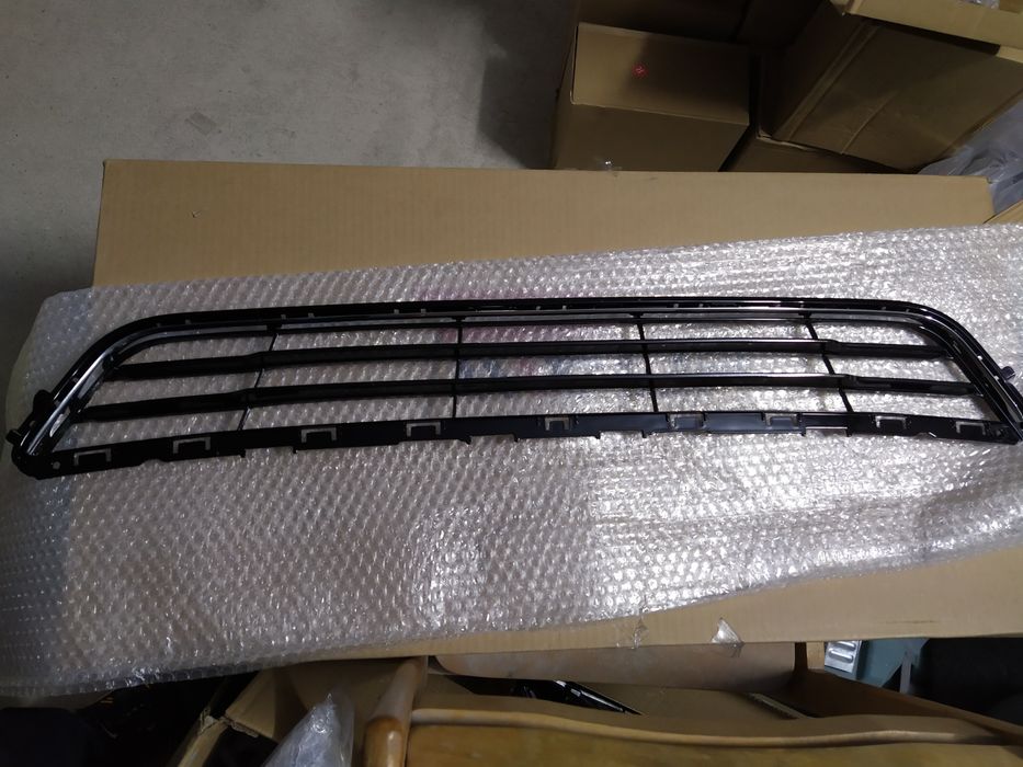 Решетка центральная.радиатора форд фьюжен 13-17 г дорестайл.есть и на