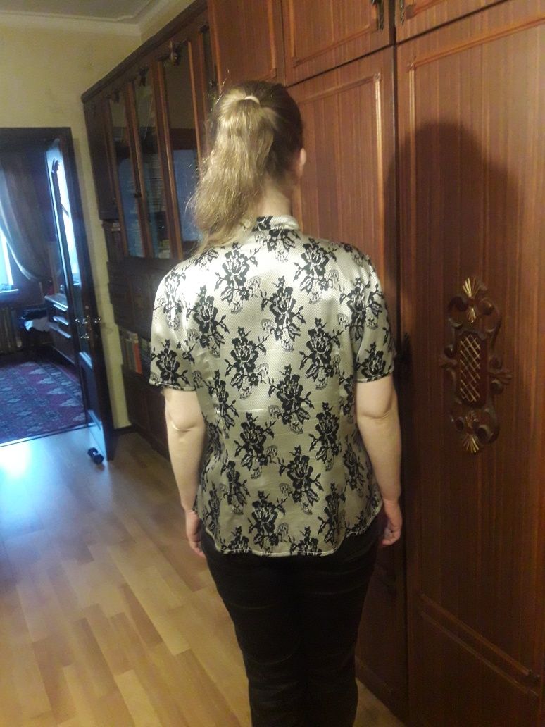 Блузка шелковая,размер 54.