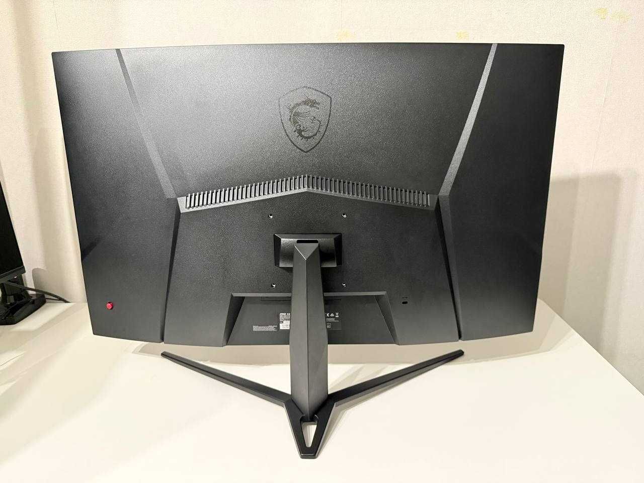 Монитор MSI Optix G32C4W 31.5" FHD Curved Gaming Monitor, 165Hz  1ms