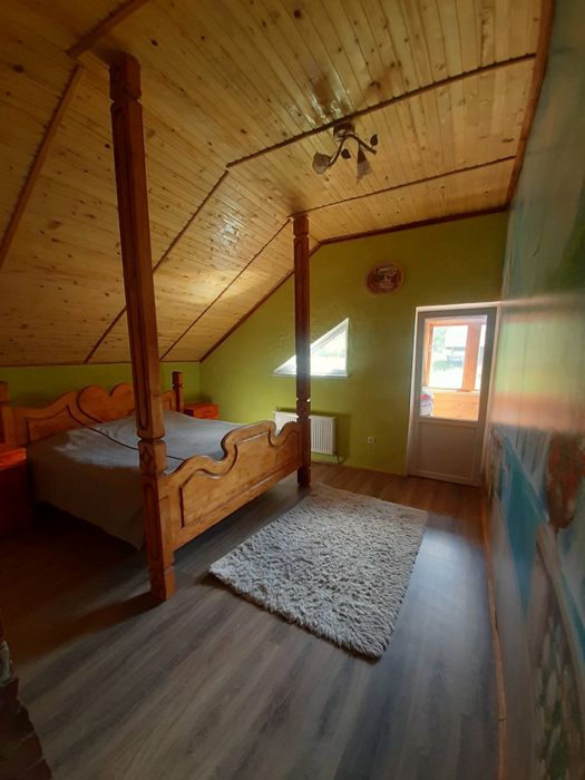 Здається великий будинок на Різдвяні Свята