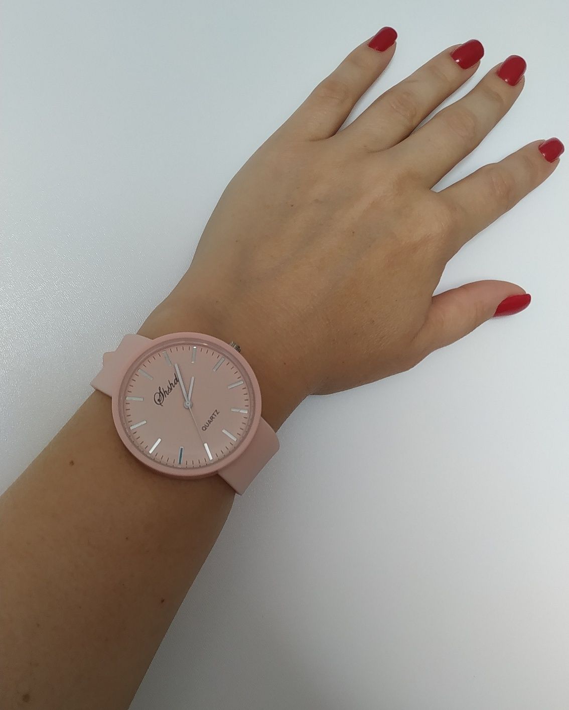 Zegarek na rękę różowy pasek silikonowy
