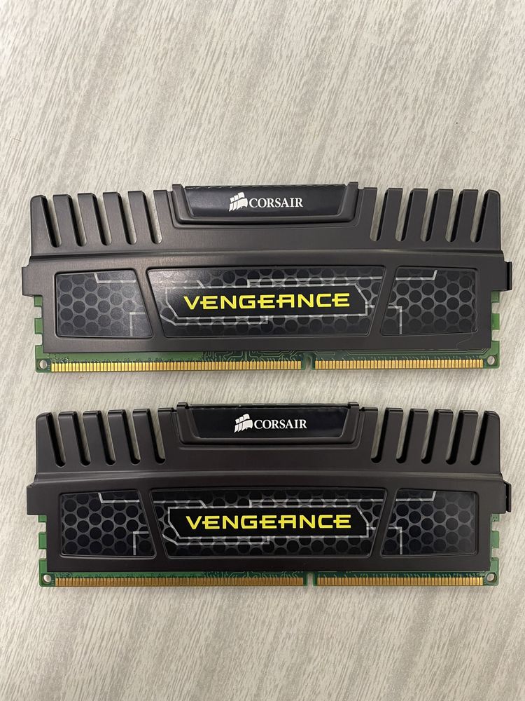 ОЗУ  RAM DDR3 1600 Corsair Vengeance 4gb