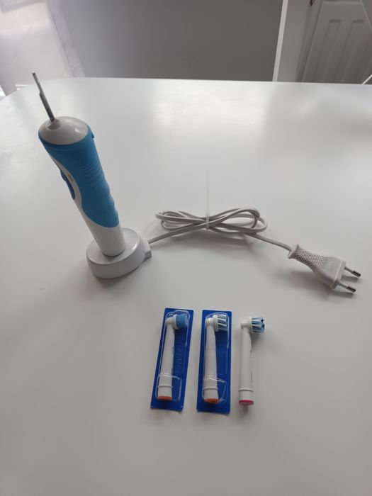 Szczoteczka Oral-B Braun + 3 szt nowych końcówek