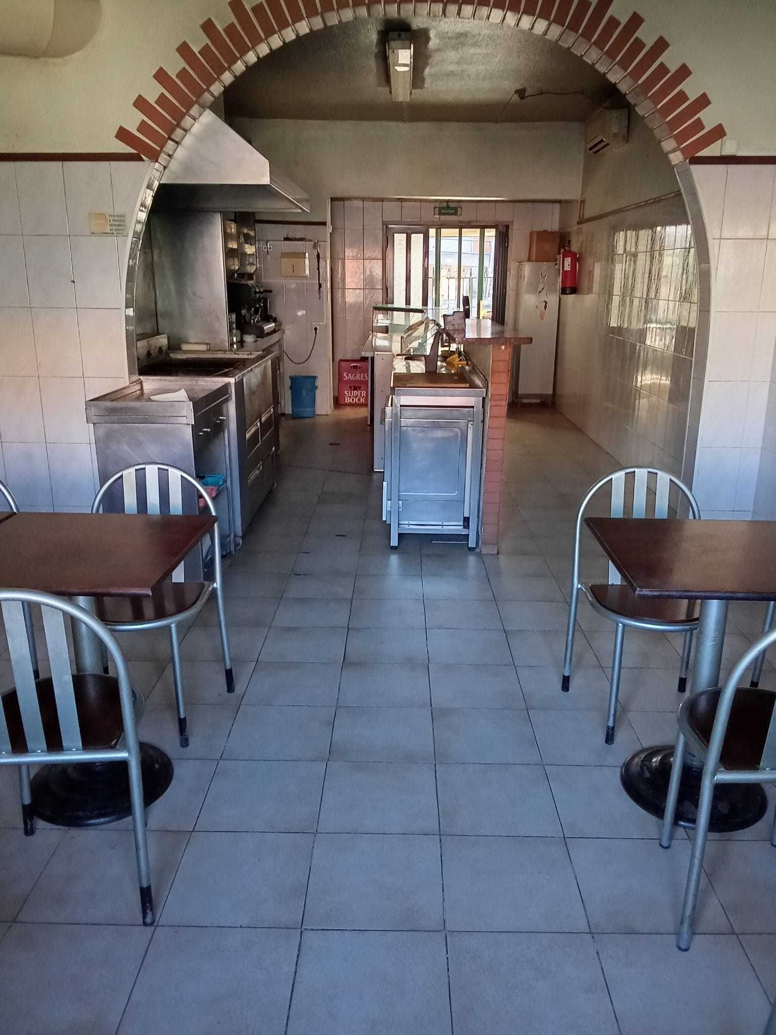 ALUGA-SE espaço Restaurante/Churrasqueira