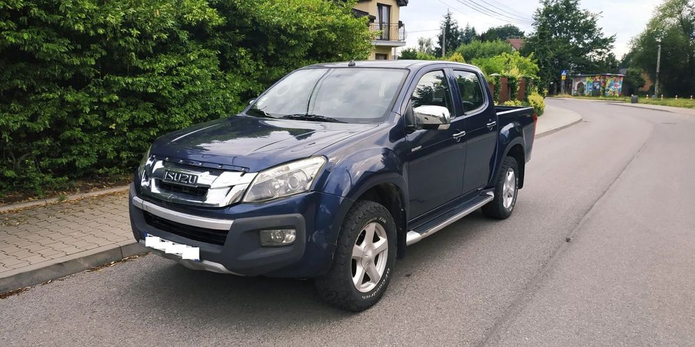 Isuzu D-Max automat 2.5 d 163km 4x4 blokada mostu skóry/navi/hak 3,5t/kamera