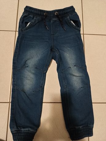 Spodnie jeansy chłopięce r. 110