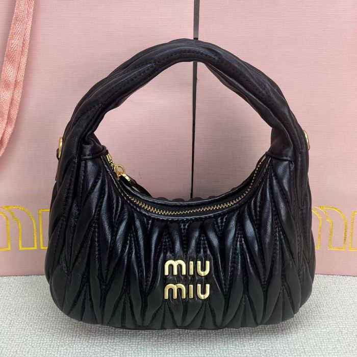 Сумка miu miu.