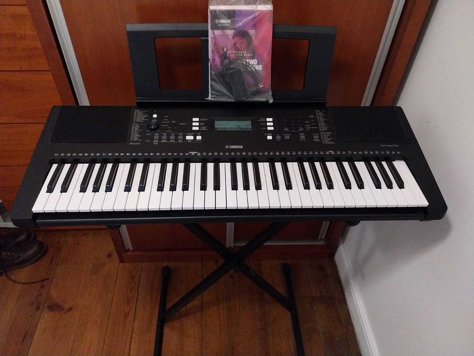 Yamaha PSR-E373 com stand e extras completos