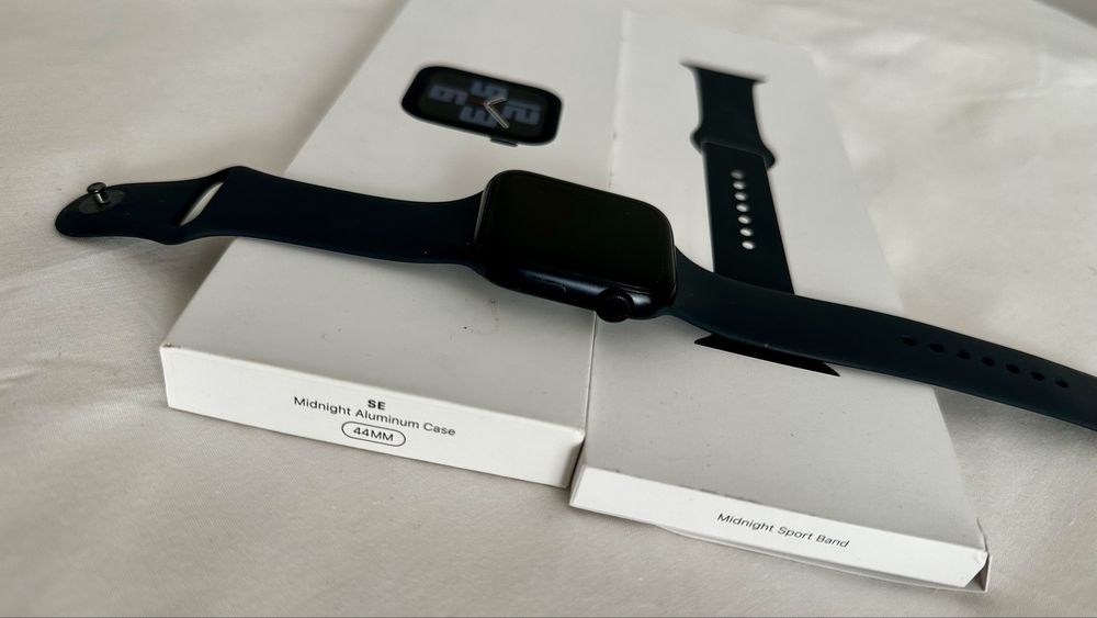 Apple Watch SE (Gen 2) Midnight Aluminium Case 44MM GPS