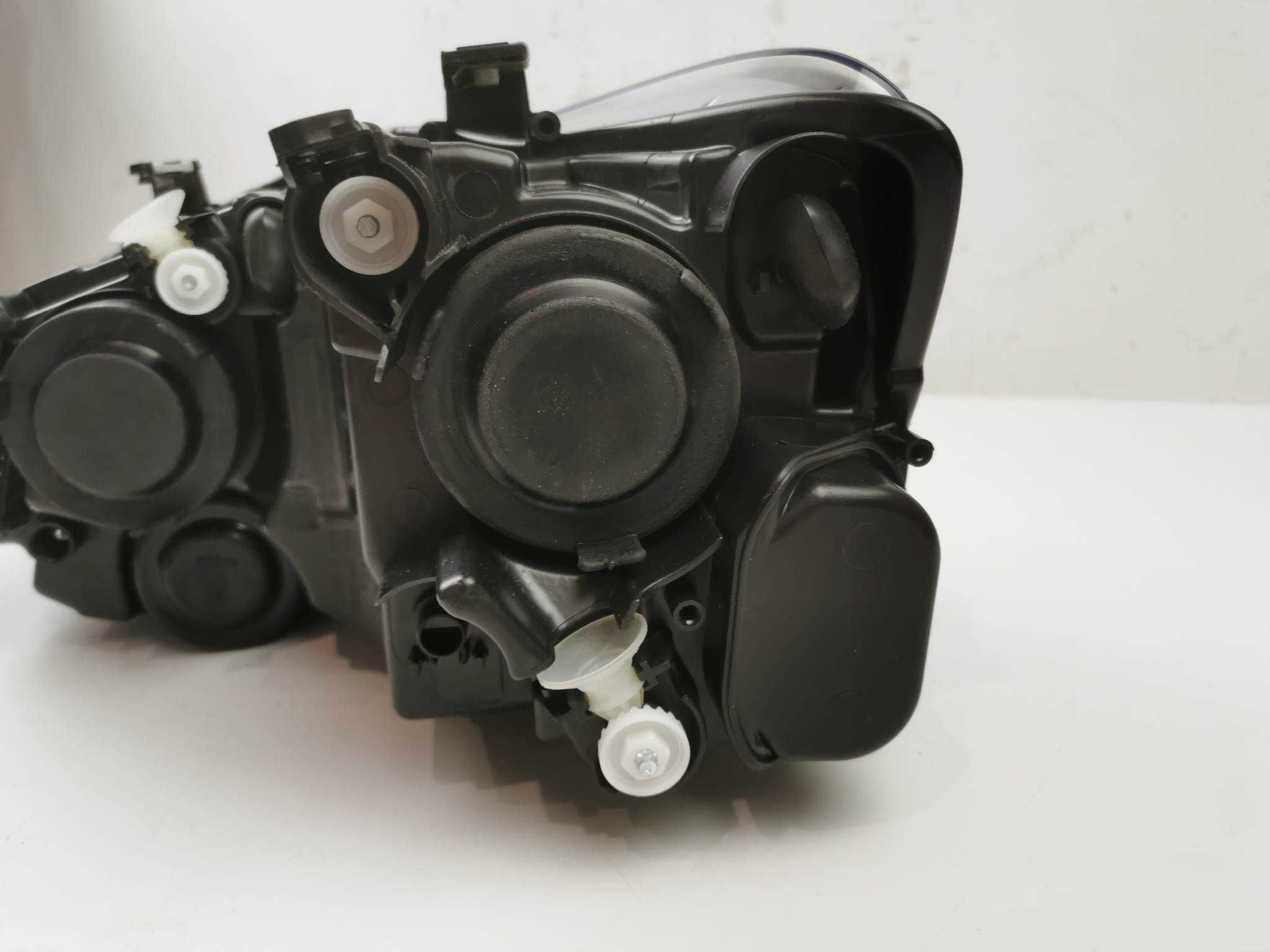 TYC  Lampa Prawa VW Polo V 5