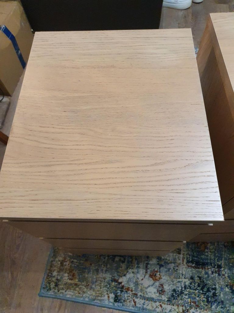 Beżowe szafki Ikea Malm z trzema szufladami