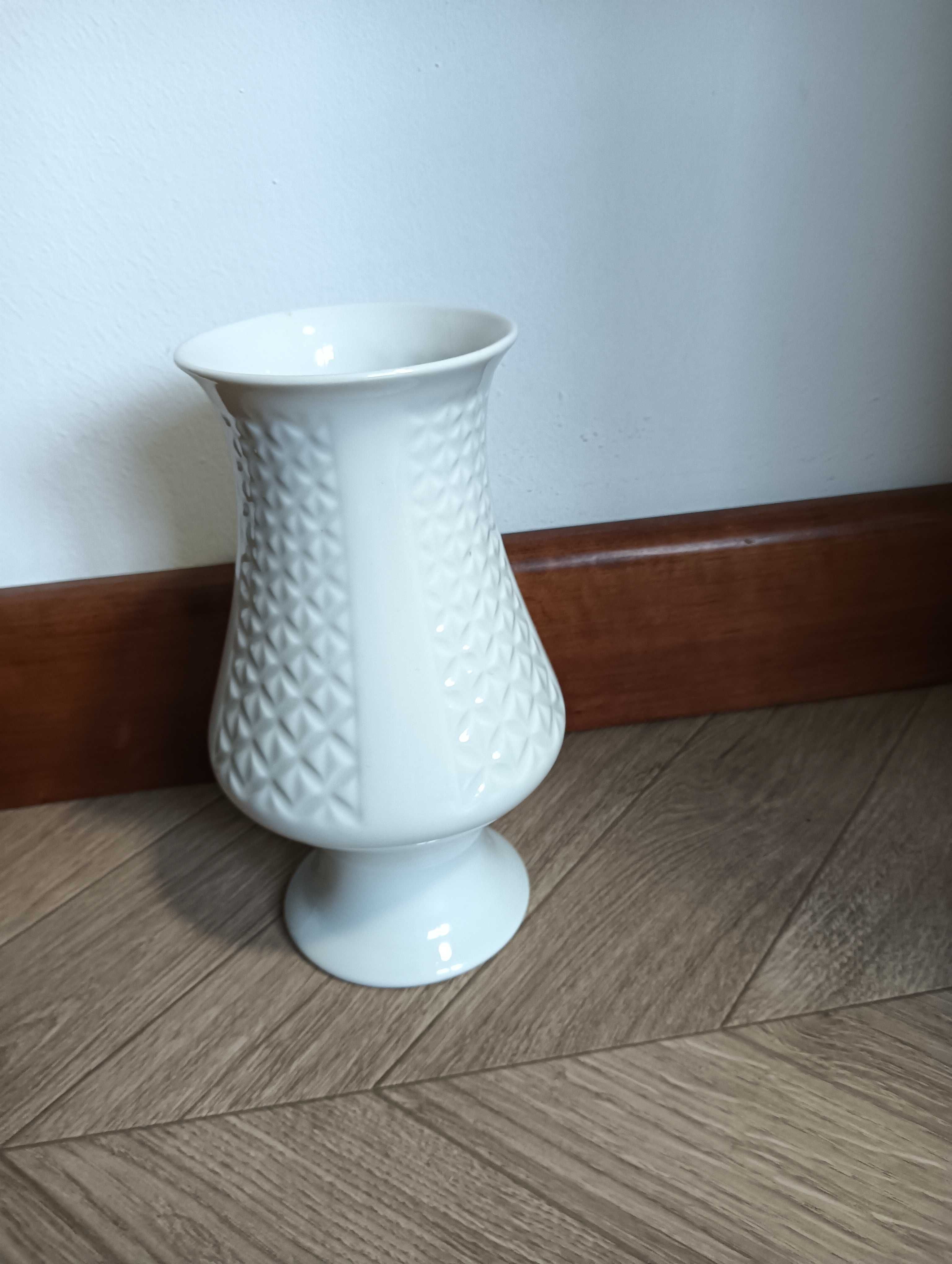 Wazon porcelanowy biały