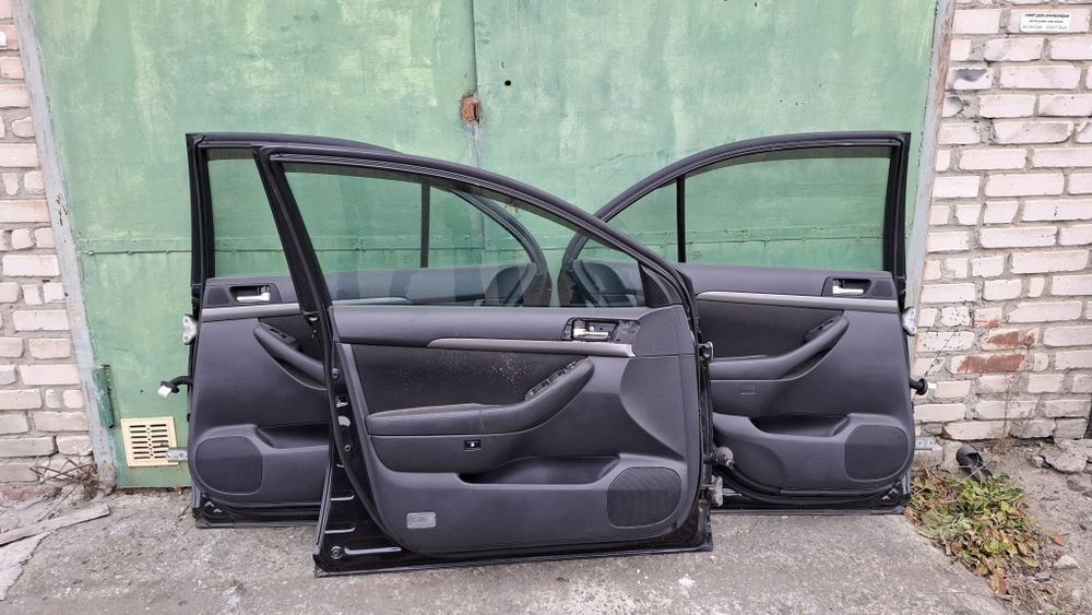 Двері Toyota Avensis T25 liftback двері задні авенсіс т25