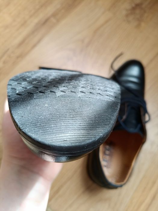 Шикарні шкіряні туфлі 41р.