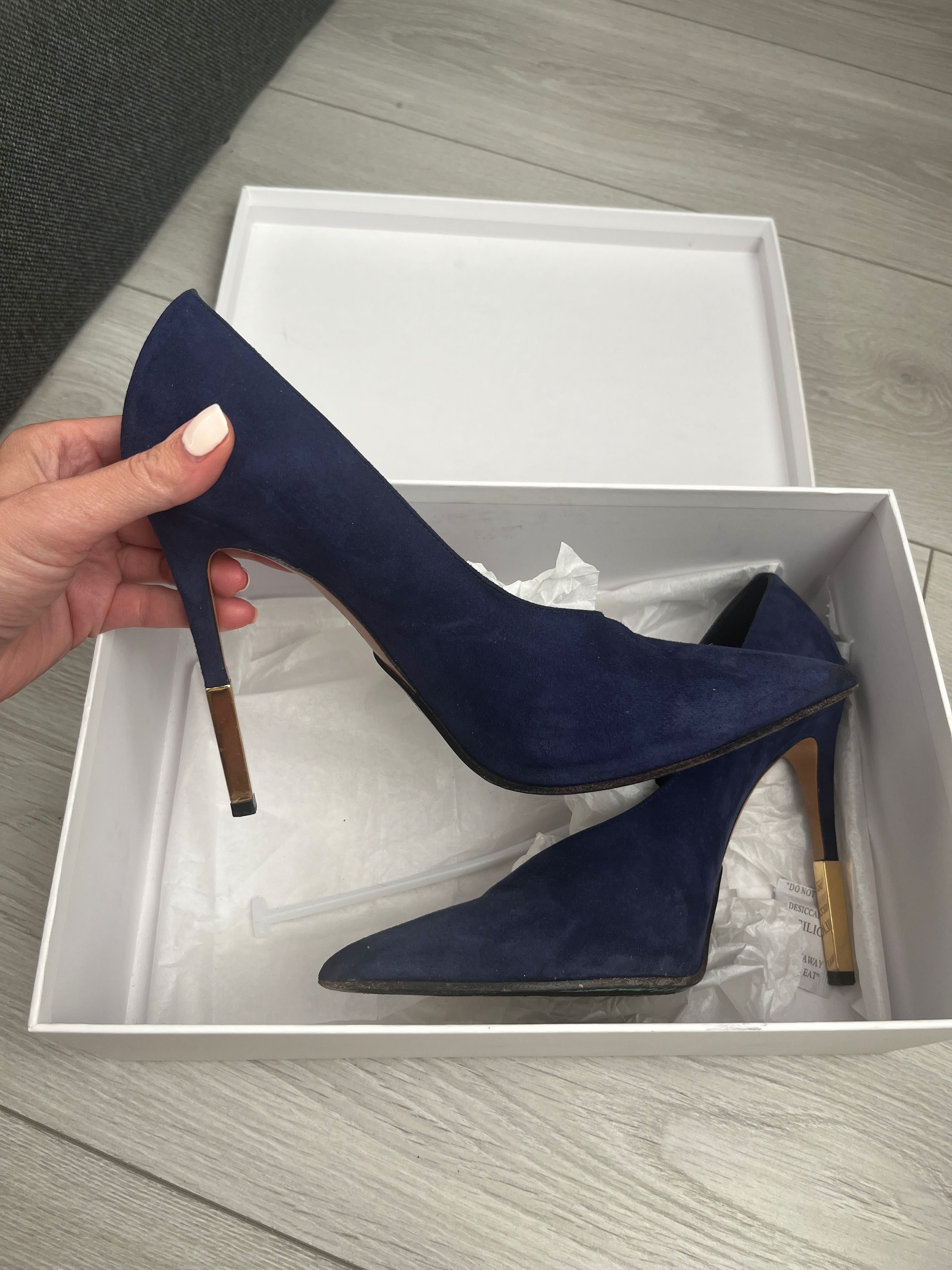 Buty Balmain 39 skóra zamsz granatowe szpilki złote obcasy czółenka