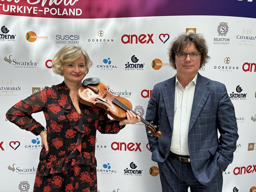 Pianista oprawa muzyczna Fortepian czarny Pomorskie Sopot Gdańsk