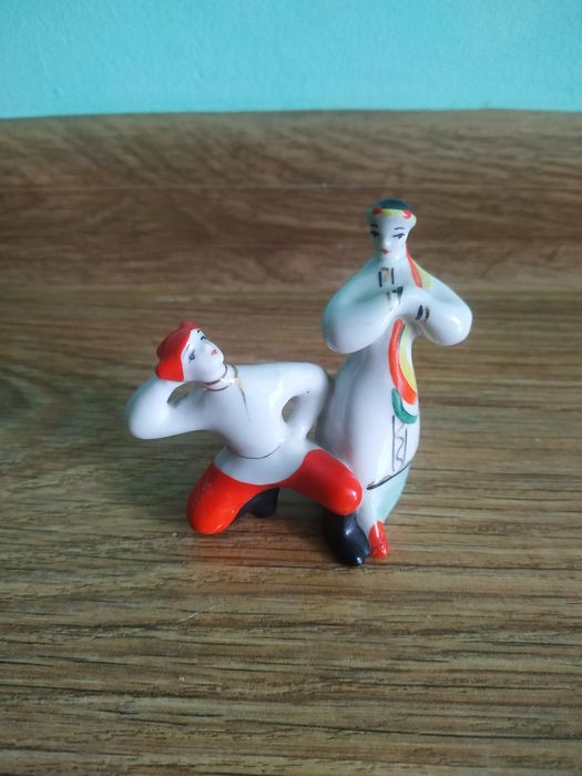 Фарфоровая миниатюра. Танец.