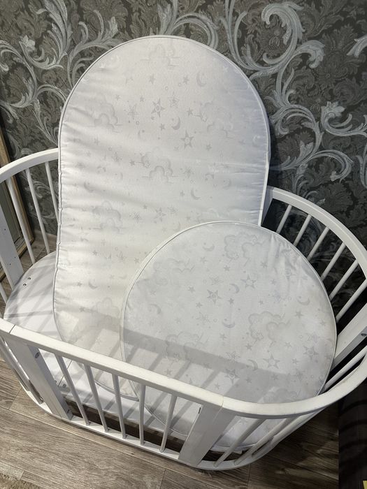 Дитяче ліжечко з маятником 2 в 1