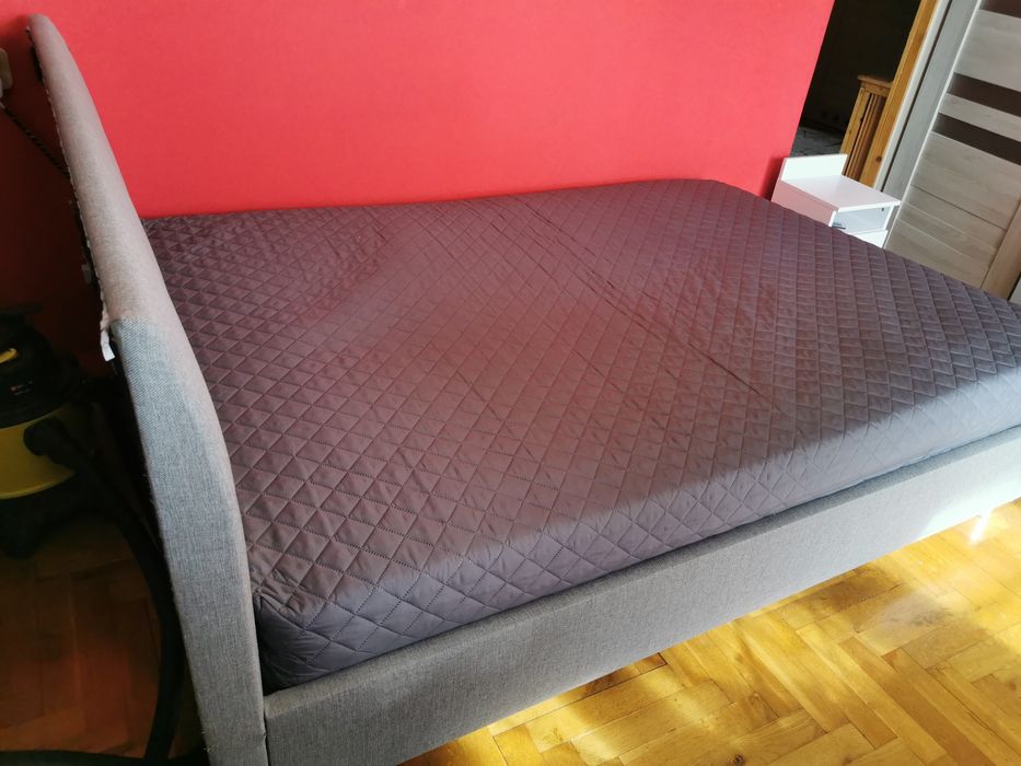 Łóżko tapicerowane 140x200 z zagłówkiem i materacem