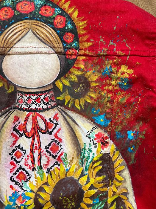 Джинсова куртка з ручним розписом Берегиня