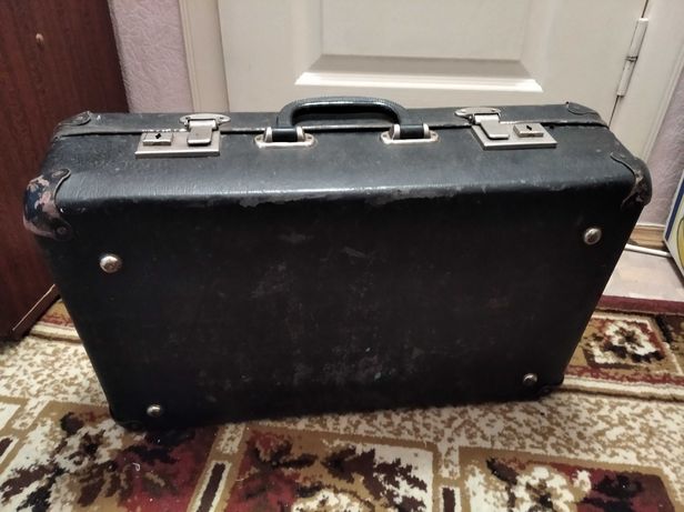 Старинный винтажный ретро чемодан вализа СССР черного цвета