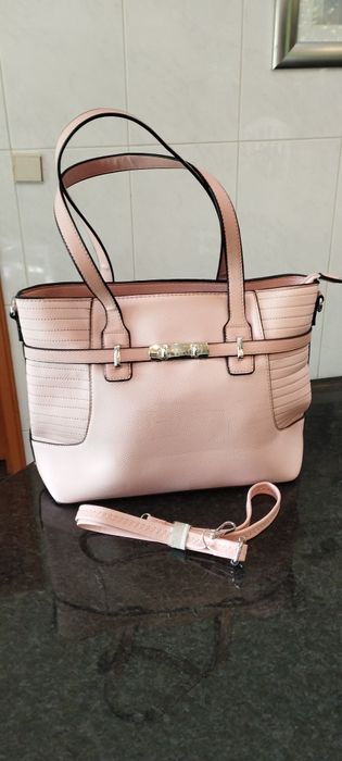 Bolsa. Nova com duas opções de uso