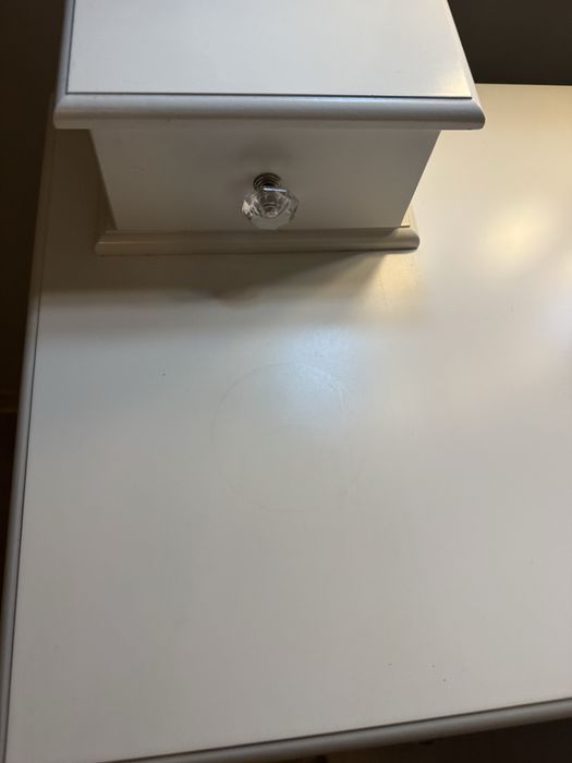 Toaletka używana ze śladami