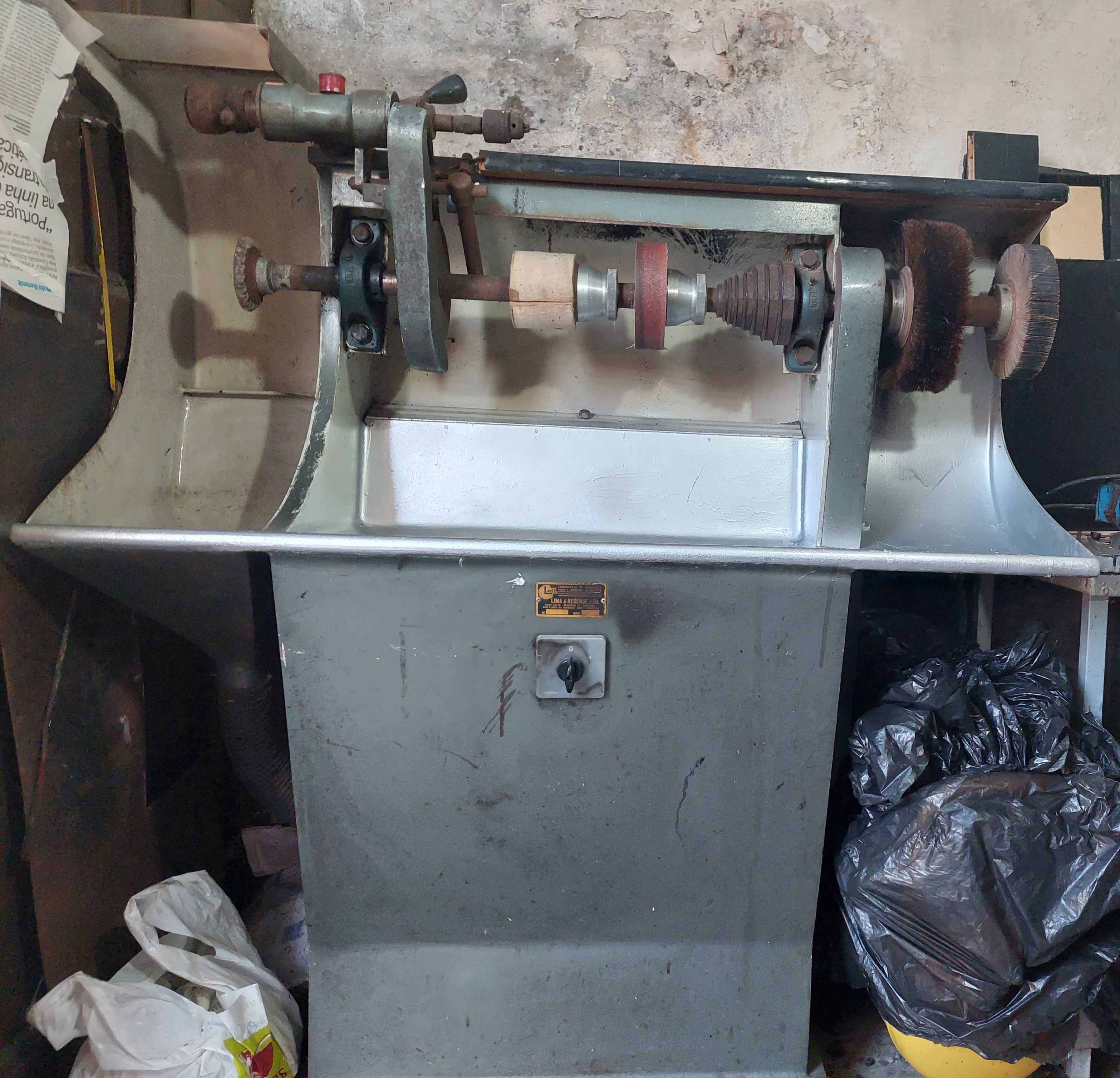 Máquina Sapateiro, acabamentos de calçado e artigos de marroquinaria