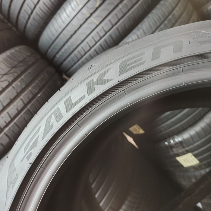 225/40/19 XL Sprzedam parę opon letnich Falken
