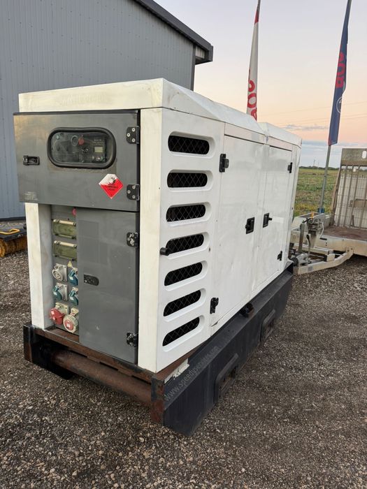 Agregat prądotwórczy SDMO R90C3|90 kVA|John Deere|2011|stan bdb