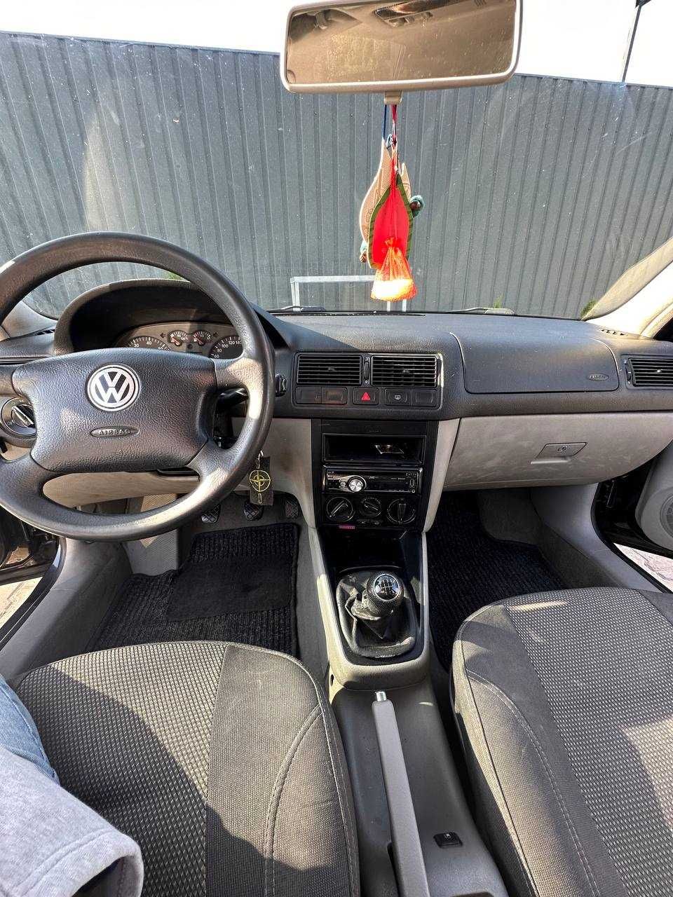 Volkswagen Golf 4 (4 года в одних руках пригнан с Люксембурга)