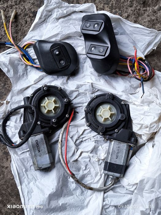 Моторедуктори і кнопки склопідйомників