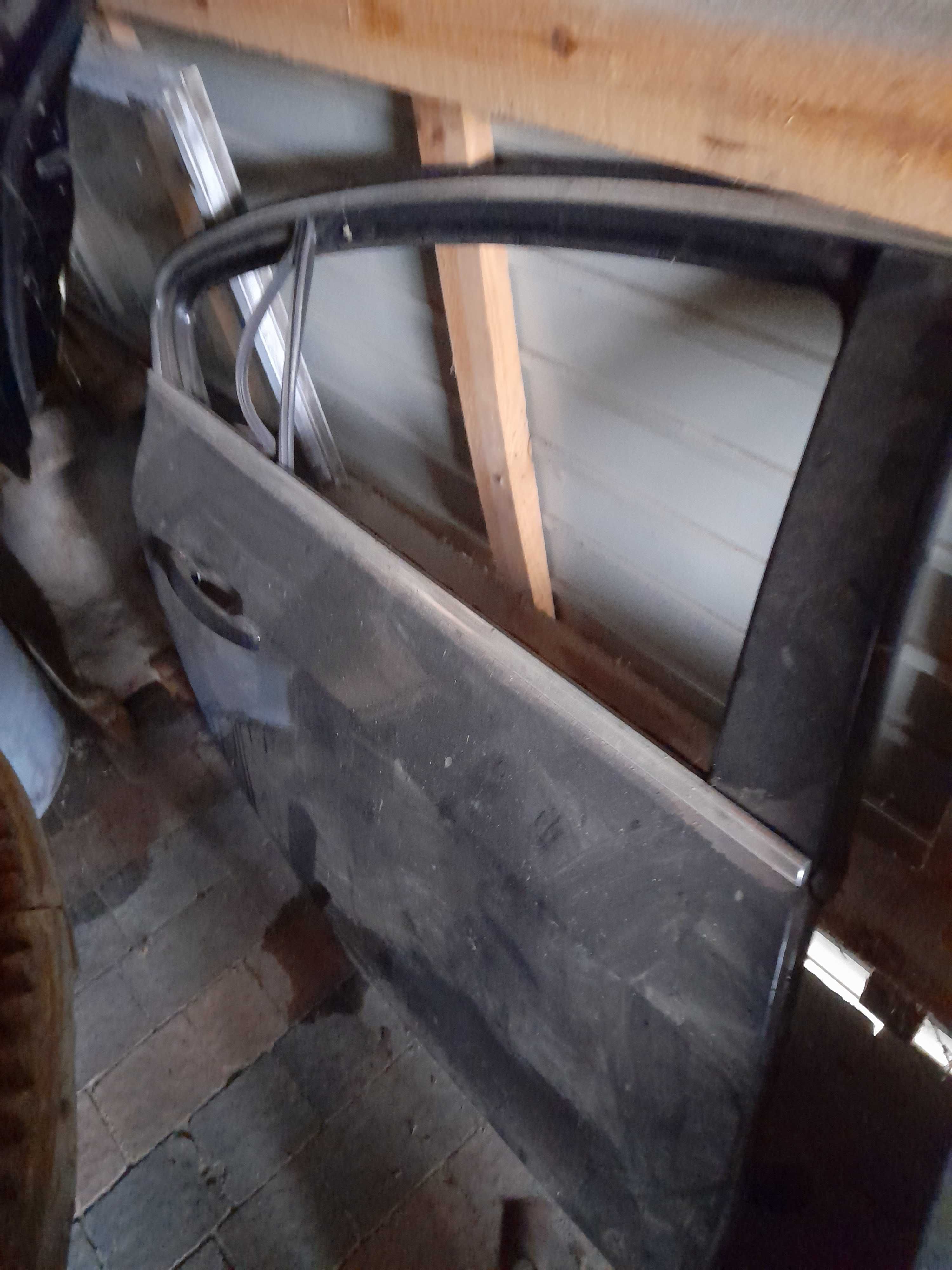Opel insignia drzwi bez szyb 3 sztuki kolor czarny