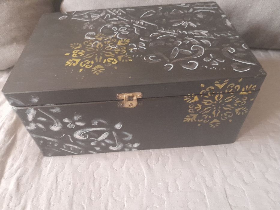 Drewniana dużą skrzynka  ręcznie malowana mandala