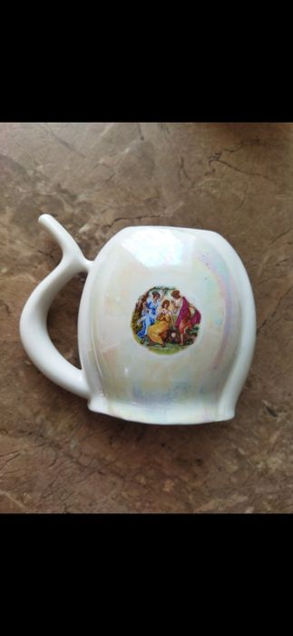 Бюветница, поильник для мин. воды.