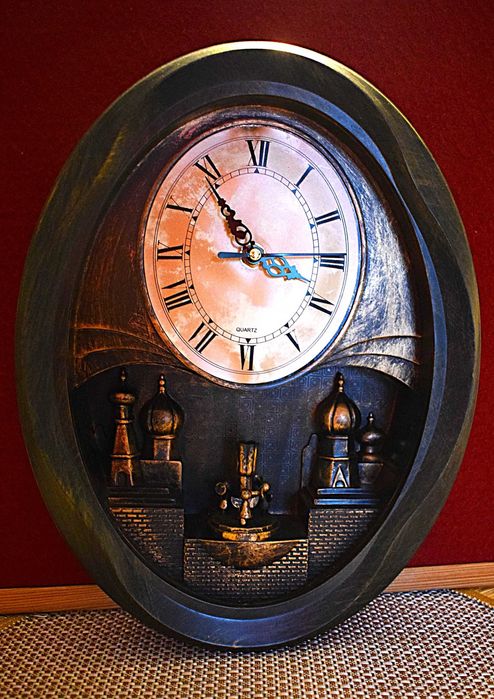 Zegar ozdobny , ścienny , kwarcowy .