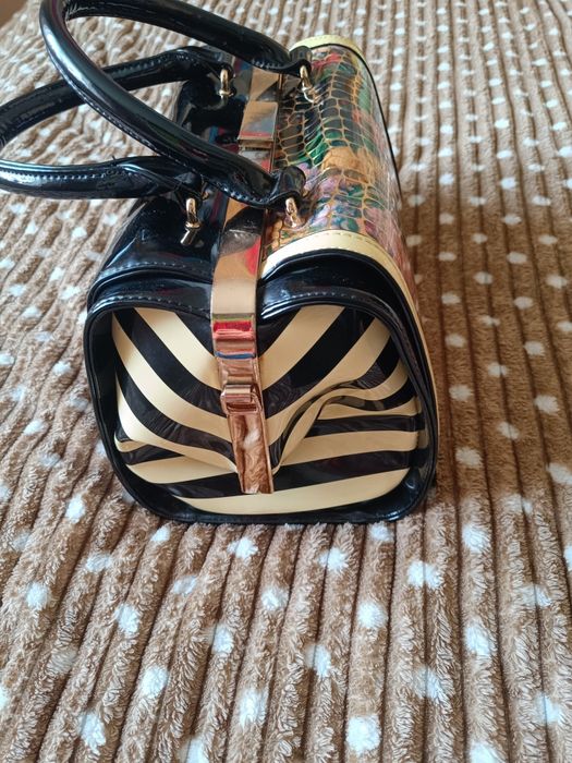 Сумка жіноча лакова